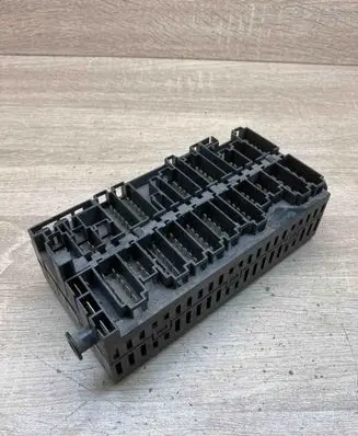 Volkswagen PASSAT B3 Fuse module 357937039
