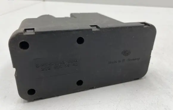Mercedes-Benz C W204 Central locking vacuum pump 2028001448