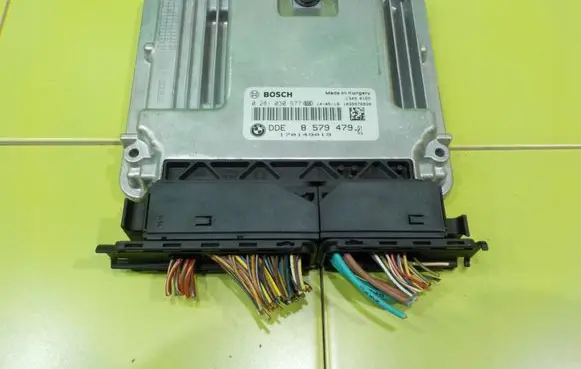 BMW 1 F20 F21 Engine control unit/module 0281030977 ZP41