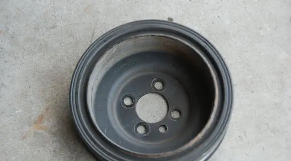 Seat Leon (5F) Crankshaft pulley 04L105243
