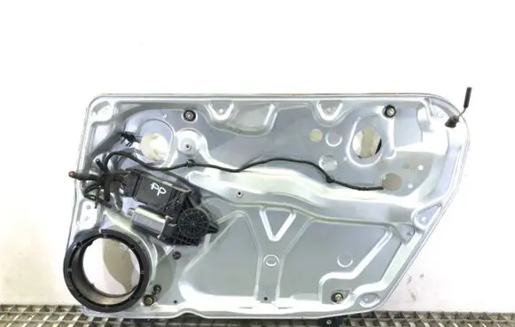 Volkswagen PASSAT B5.5 Front door window regulator with motor 