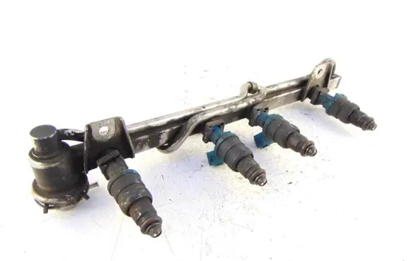 Audi A4 S4 B5 8D Fuel injector supply line/pipe 