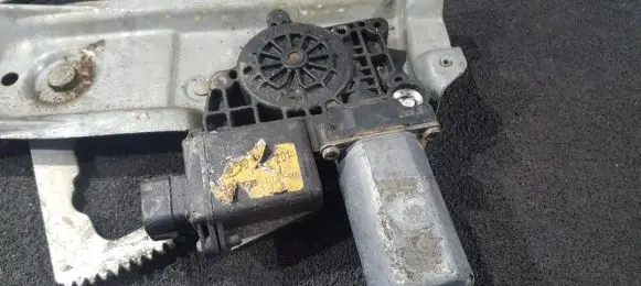 Opel Tigra A Front door window regulator motor 0130821654