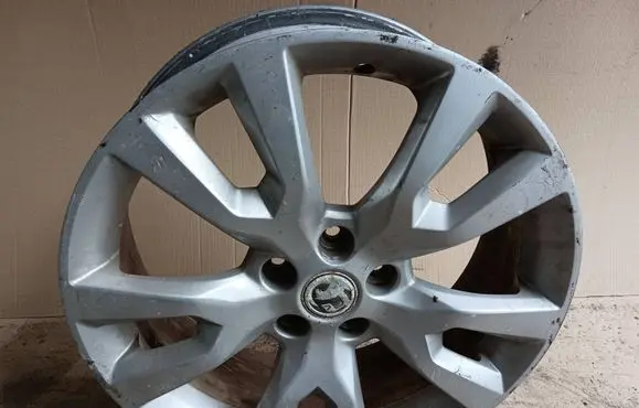 R19 alloy rim