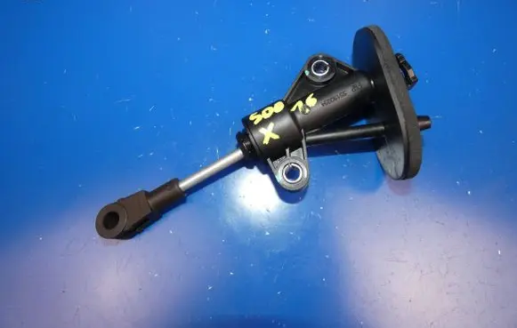 Fiat 500X Clutch master cylinder 55190994