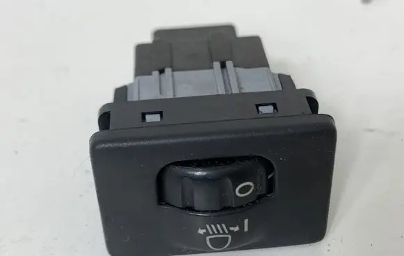 Toyota Avensis T270 Headlight level height control switch