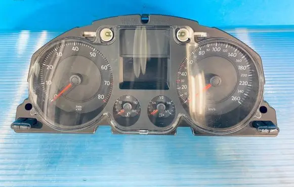 Volkswagen PASSAT B6 Speedometer (instrument cluster) 3C0920853H V0003000 A2C53294190
