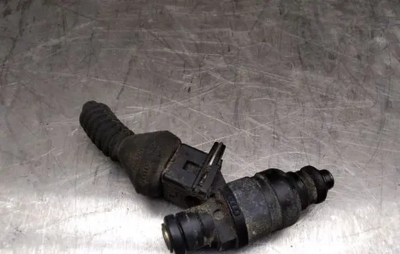 Audi A6 S6 C5 4B Fuel injector 078133551AC