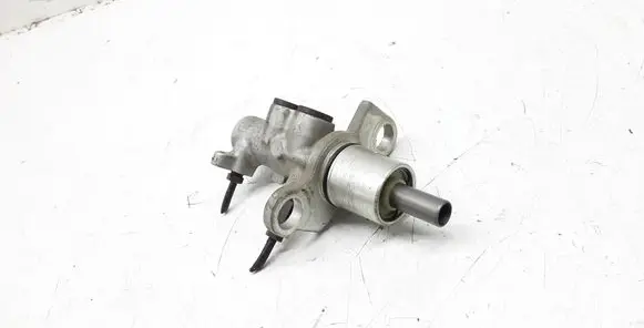 Audi A4 S4 B5 8D Master brake cylinder