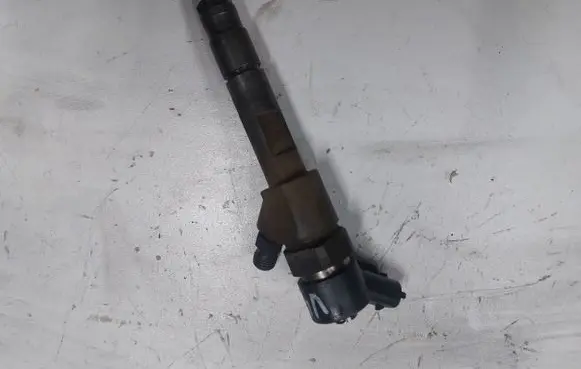 Volvo S40, V40 Fuel injector 0546