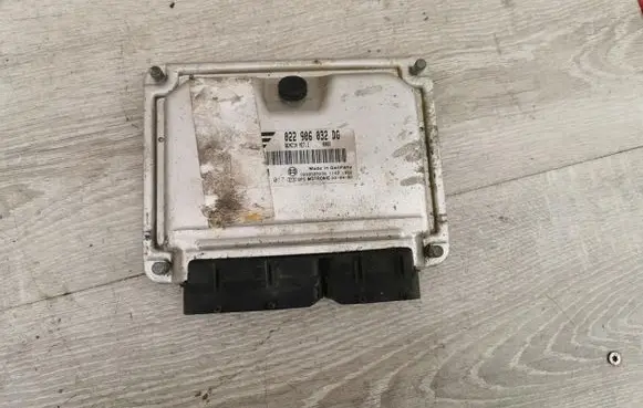 Volkswagen PASSAT B5 Engine control unit/module 022906032DG