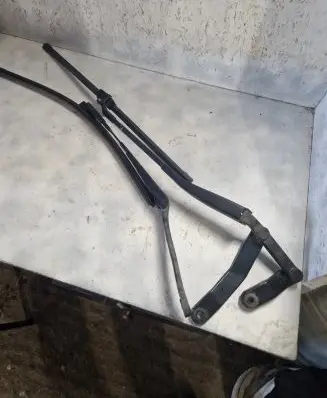 Mercedes-Benz E W212 Front wiper blade arm