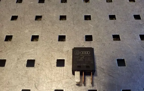 Volkswagen PASSAT B7 Other relay 6Q0951253