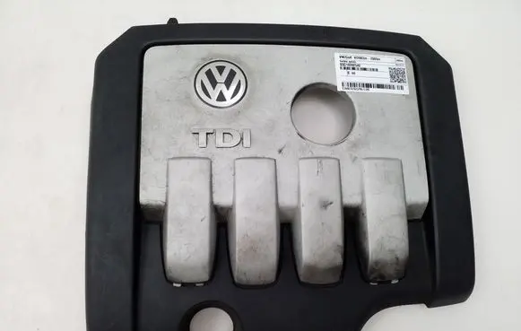 Volkswagen Golf V Engine cover (trim) 03G103925AE