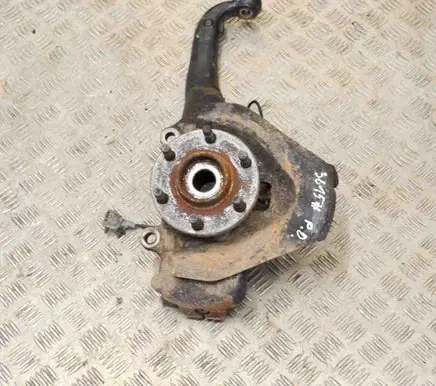 Nissan NP300 Front wheel hub
