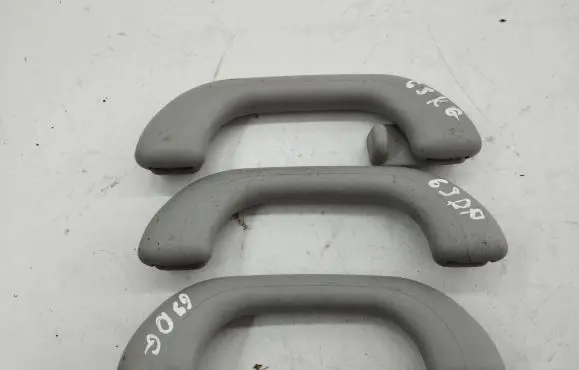 Hyundai i30 A set of handles for the ceiling 853401M050