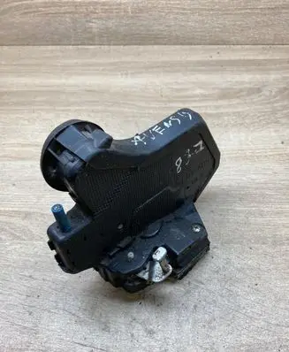 Toyota Avensis T270 Rear door lock A046693 LEFTSIDE