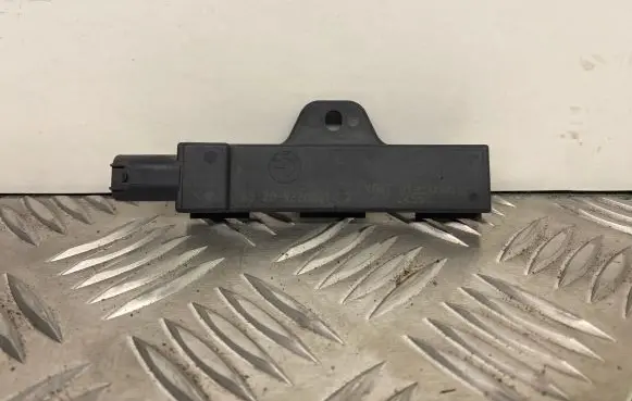 BMW X5 F15 Keyless system antenna 9220831 65209220831