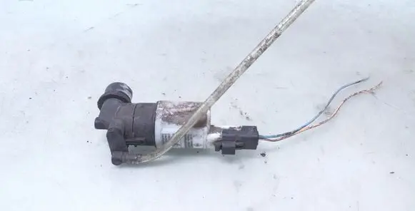 Peugeot 307 CC Headlight washer pump 9641553880