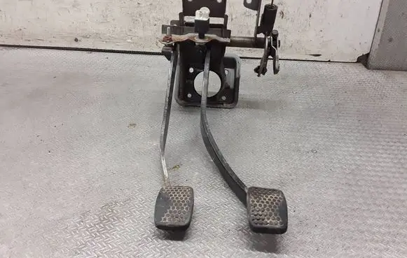 Suzuki Grand Vitara I Pedal assembly 