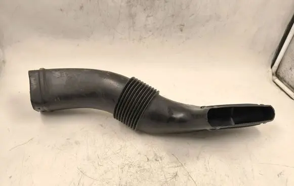 Volvo V70 Air intake duct part LSA33 8638624 6766