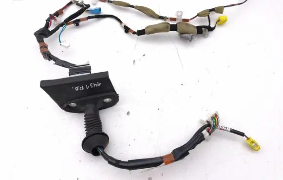 Toyota Prius (XW30) Front door wiring loom 8215147670
