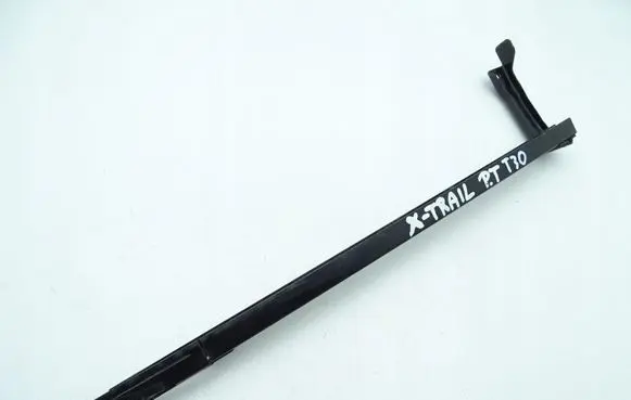 Nissan X-Trail T32 Door glass rail 