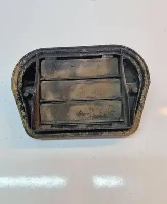 Volvo C70 Quarter panel pressure vent 9166413