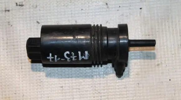 Volvo XC90 Windscreen/windshield washer pump 1012458