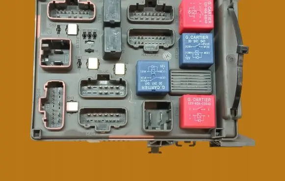 Renault Laguna II Fuse box set 8200148809
