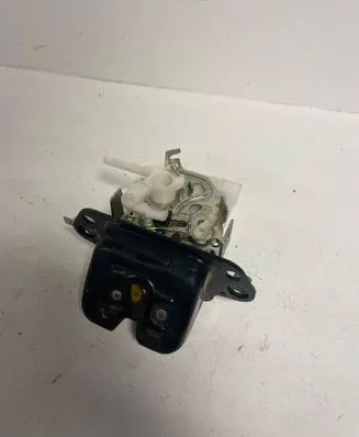 Subaru Legacy Tailgate/trunk/boot lock/catch/latch 6926