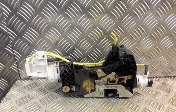Mercedes-Benz S W220 Rear door lock 2207305835