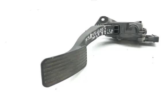 Opel Astra J Accelerator throttle pedal 13252704