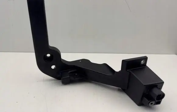 Volvo XC40 Fender mounting bracket 32318691