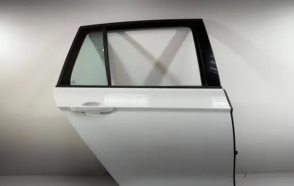 Volkswagen Golf Sportsvan Rear door
