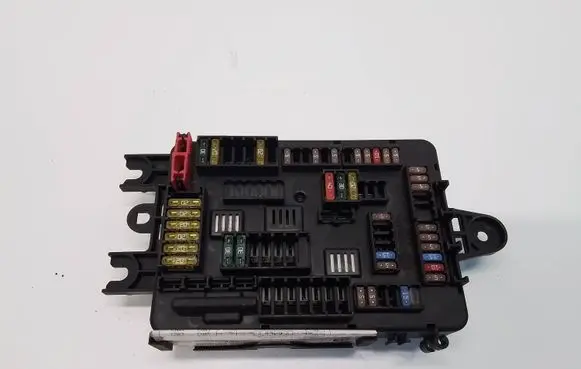 BMW 1 F20 F21 Fuse box set 820120220 734454 1918000000
