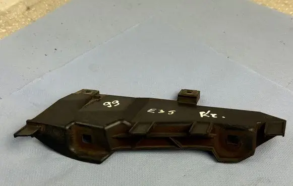 Headlight/headlamp mounting bracket