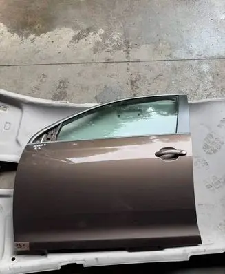 Volkswagen Golf VI Front door