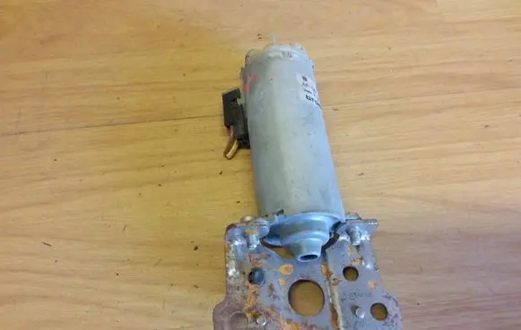 Jaguar S-Type Seat adjustment motor 0130002531