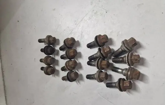 Citroen C4 II Nuts/bolts 
