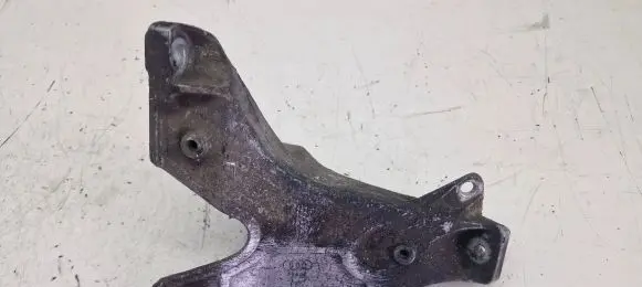 Volkswagen PASSAT B5 Engine mounting bracket 8E0199308D