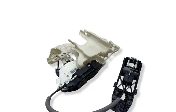Volkswagen Tiguan Front door lock 5N1837015E