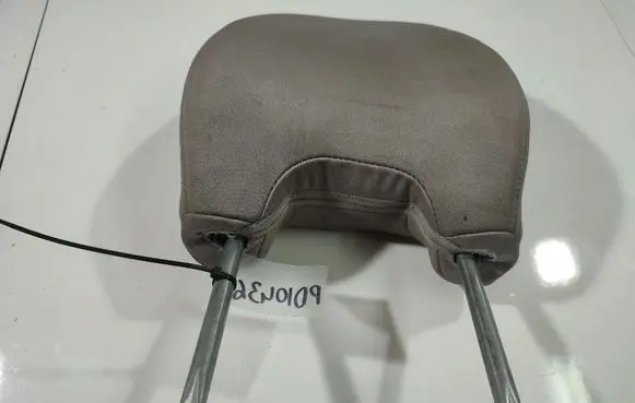 Volvo S40 Front seat headrest 