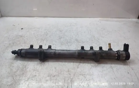 Volvo XC90 Fuel main line pipe 31259011 0445215023