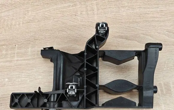 Audi A7 S7 4G Headlight/headlamp mounting bracket 4G8805607A