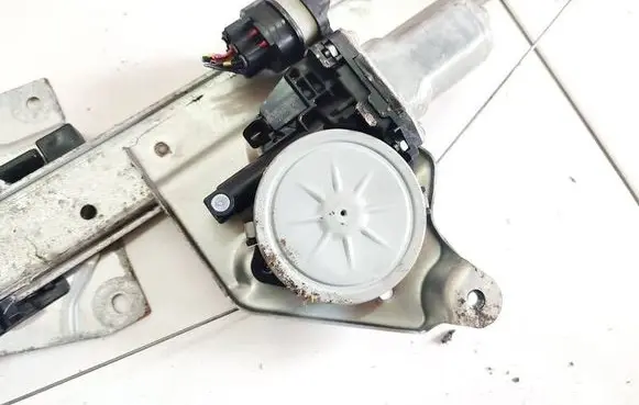 Mitsubishi Grandis Rear door window regulator motor mr989948 062040-221