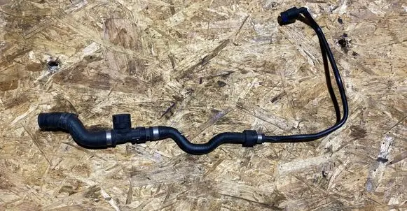 BMW 5 F10 F11 Engine coolant pipe/hose 7575435