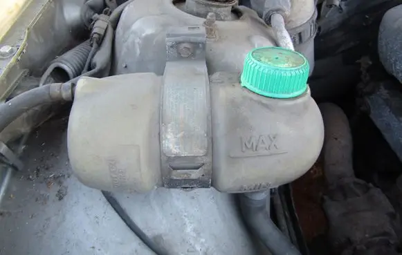 Volvo 940 Coolant expansion tank/reservoir 