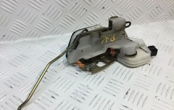 Mitsubishi Pajero Sport I Front door lock 04917