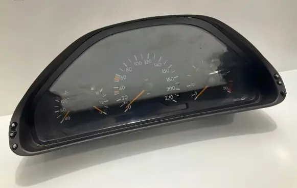 Mercedes-Benz E W210 Speedometer (instrument cluster) 2105401248 110008827006 A2105401248